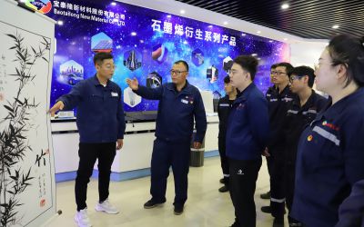 技術型人才參觀石墨烯展廳